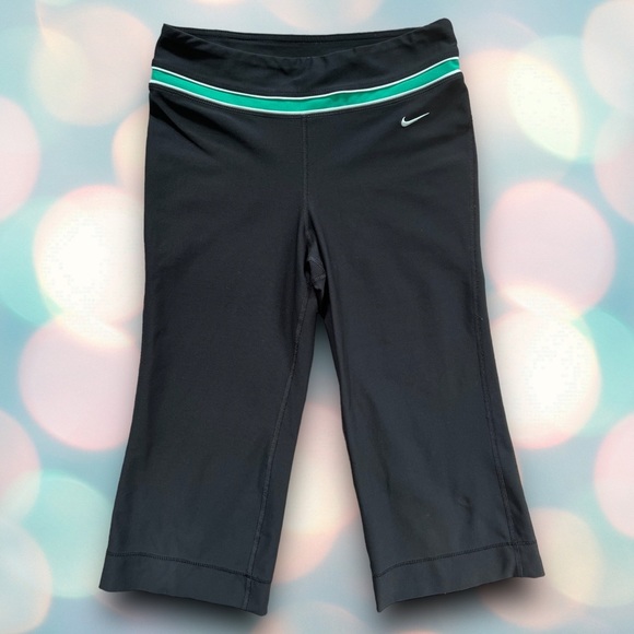 Nike FIT DRY Women’s Athletic Workout Capri Leggings Size XS - Picture 1 of 4